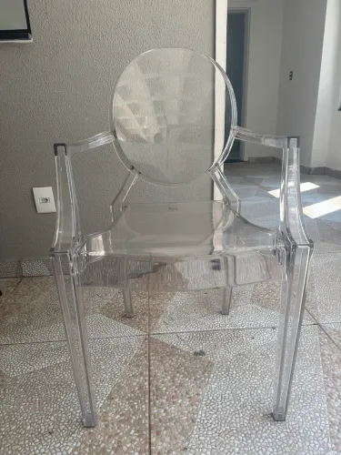 Cadeira de Acrílico Rivatti usada