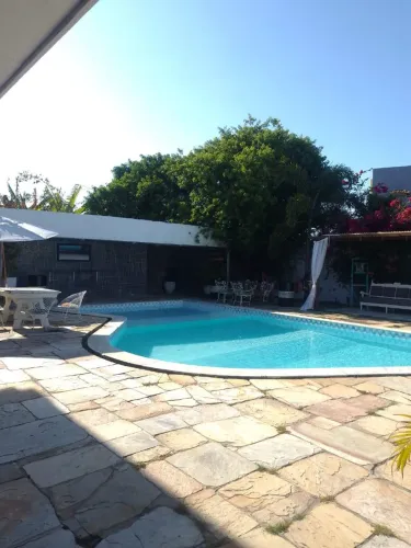 Aluga espaço em casa com piscina  em pau amarelo 