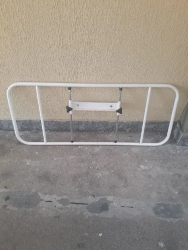 Grade de proteção para cama de idosos