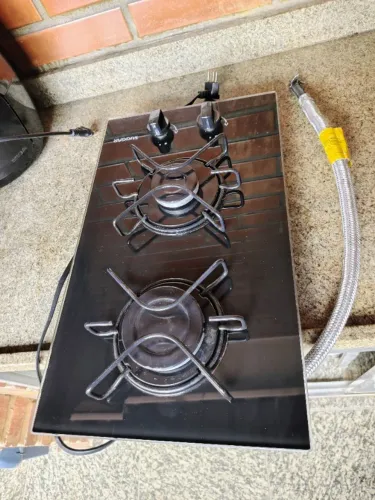 Cooktop a gás Suggar 2 queimadores vidro preto seminovo com mangueira de malha de aço flex
