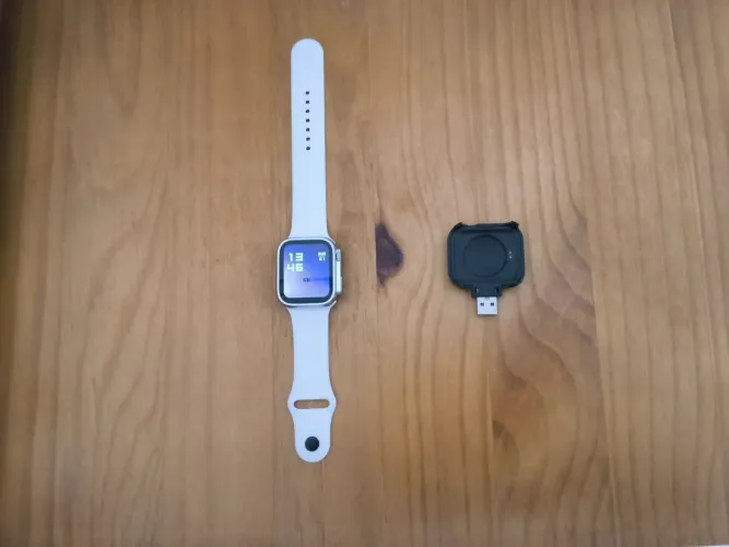 Smartwatch Inteligente Branco + Carregador USB (Ótimo Estado)