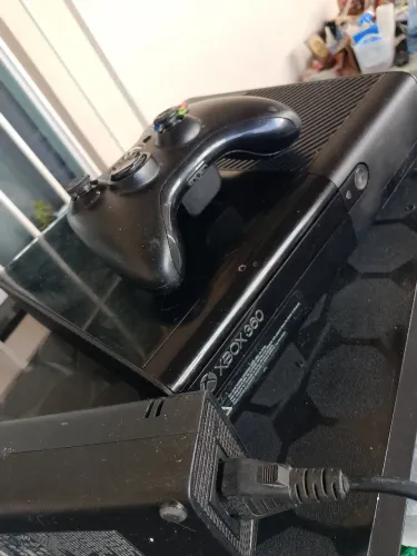 Vendo Xbox 360 desbloqueado+ 02 controles + sem jogos