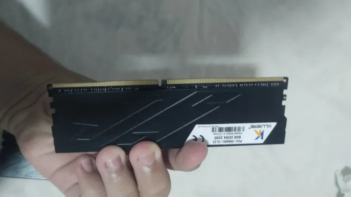 Memória ram de Pc 8gb (cada) da marca KLLISRE