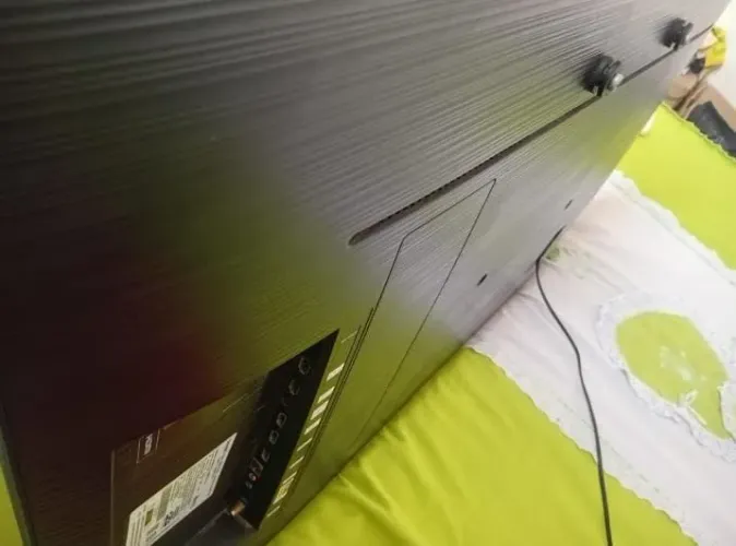VENDO UMA TELEVISÃO DE 43 POLEGADAS SMART NOVA