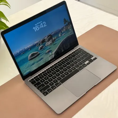 Macbook Air - Apple M1 - 8gb de RAM - 256gb de SSD - Tela de 13.3 polegadas