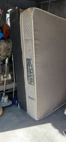Cama de casal com colchão bom estado sou da zn lauzane paulista sp capital