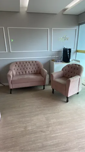 Conjunto de sofá e poltrona recepção ou sala 