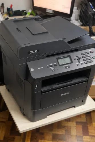 Impressora Brother DCP-8157DN Laser Duplex + Toner Novo de Brinde