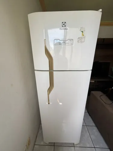 Geladeira Electrolux - Com Defeito - Não Está Gelando
