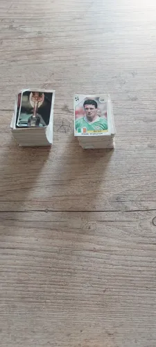 figurinhas retiradas da copa 1990 por volta de 1000 figurinhas
