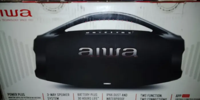 Vendo esta caixa bombox da Aiwa nova na caixa com nota fiscal de compra em mãos.