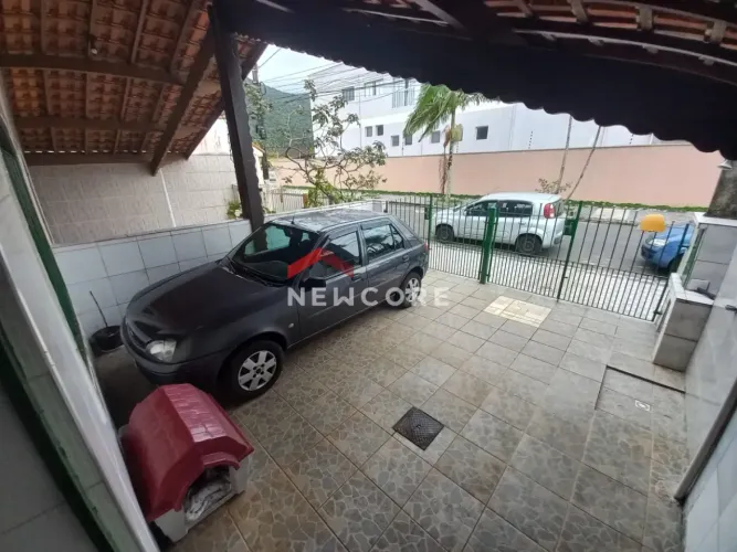 Casa em Rua Adhemar de Barros - Solemar - Praia Grande/SP
