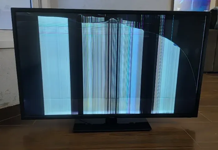 Tv Philco 42 com tela quebrada - liga e tem som