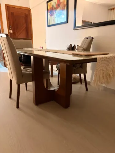 Mesa de jantar quadrada