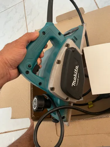 Plaina Makita M1902B