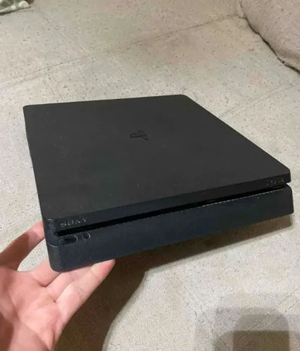 PS4 Slim 500GB (1 controle)