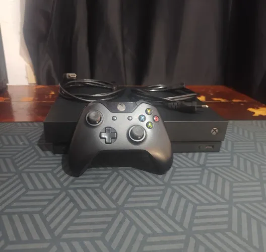Xbox One X 1TB com Controle Original e Cabos