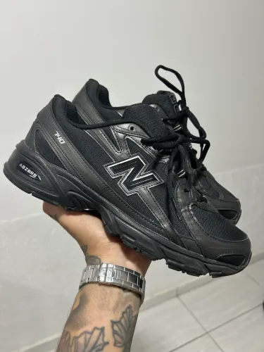 New balance 740 black