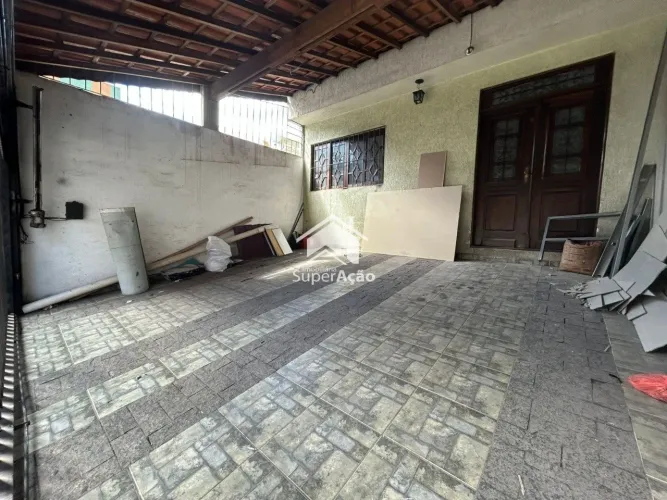 Casa com piscina - próximo a saida da dutra