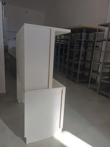 BANCADA DE MONTAGEM MDF COM ILUMINAÇÃO 1.47H X 1,20C X 0,55 L.