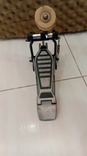 Pedal de bumbo novo