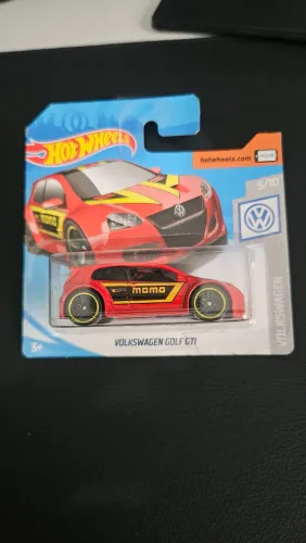 Hot Wheels Volkswagen Golf GTI MK5 MOMO Vermelho (2019) - Lacrado