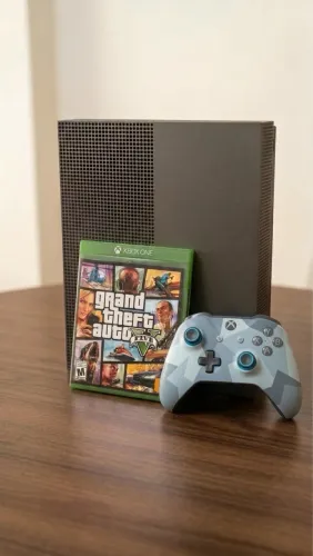 Xbox One S 1TB em Edição Especial Verde Militar