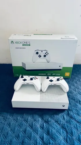 Xbox One S com 2 controles originais