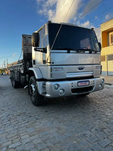Ford Cargo 2422-Ano 2009