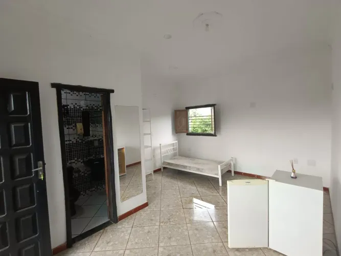 Alugo quarto em Igarapé.