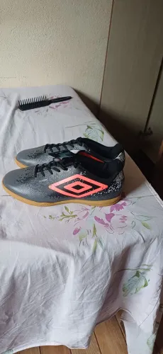 Tênis sosaity masculino e chuteira de futsal