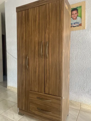 Guarda roupas de solteiro