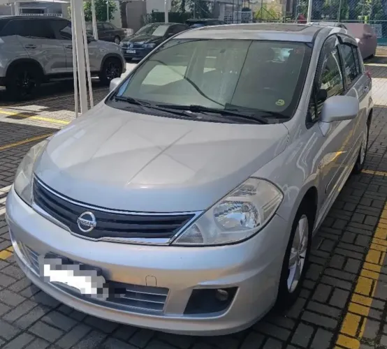 Nissan Tiida SL 1.8/1.8 Flex 16V Aut. 2012