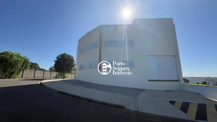 SALÃO INDUSTRIAL NOVO COM 841,74M² COM DOCA , MEZANINO E PÉ DIREITO 8 METROS.