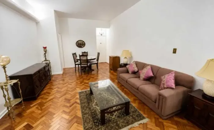 Apartamento mobiliado 2 quartos com dependência e andar alto