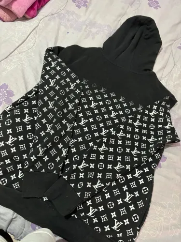 Moletom LV Preto Estampado - Ótimo Estado