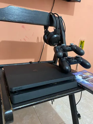 Ps4 Slim 1TB com 2 controles