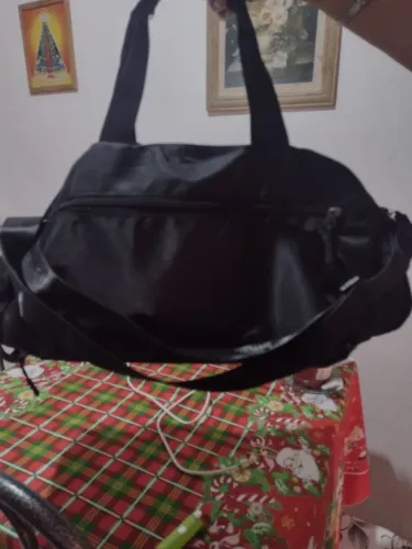 Vendo essa bolsa TCO nova ideal para academia ou viagem bastante espaçosa