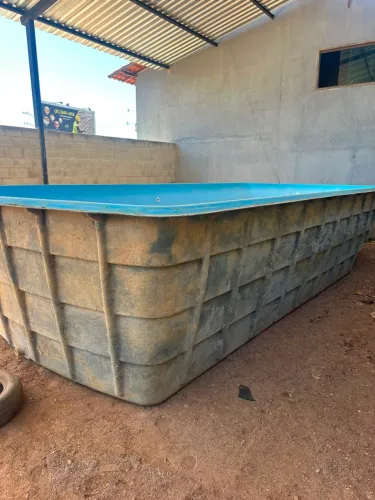 Piscina de fibra usada