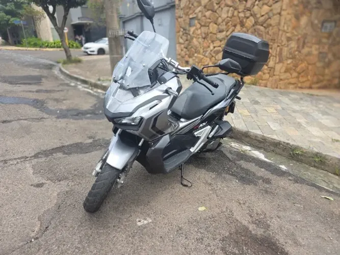 HONDA ADV 150 2024 - 5.000 km - ÚNICO DONO - REVISÕES HONDA - IMPECÁVEL