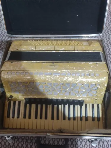 Vende se uma sofômana