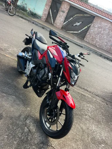 Vendo Moto CB 300f 2024 PERFEITA CONDIÇÃO