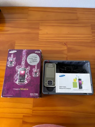 Celular Retrô Samsung SGH-F250L Slider com Caixa Original | Para Colecionador