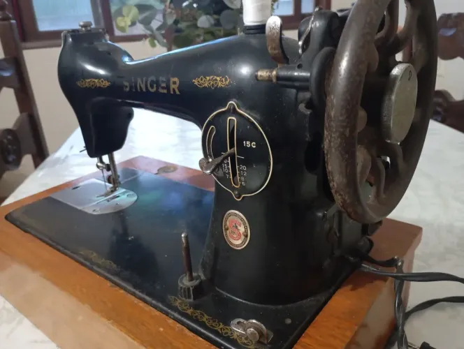 MAQ. COSTURA SINGER RELÍQUIA 