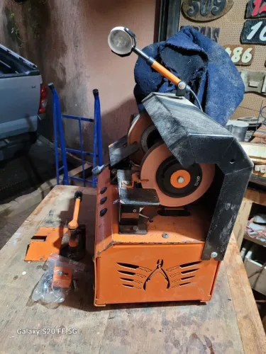 Vendo Máquina de Afiação e Tesouras e Alicates de Unhas