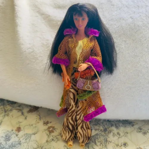 Boneca Barbie Mattel Oriental 2002