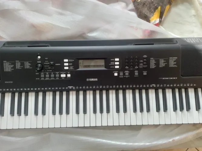 Teclado eletrico Yamaha ew300