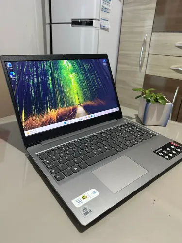 Lenovo Ideapad 3i | 8GB RAM | i3 10 geração | SSD 256GB | Rápido e Pronto para Uso!