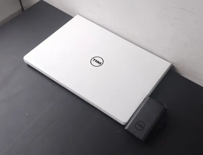 Notebook DELL i5/ 16GB/ Placa de Vídeo