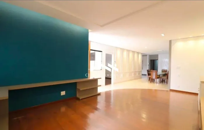 Casa em Uberlândia (Bairro Brasil) 4 quartos, varanda gourmet, 4 vagas.